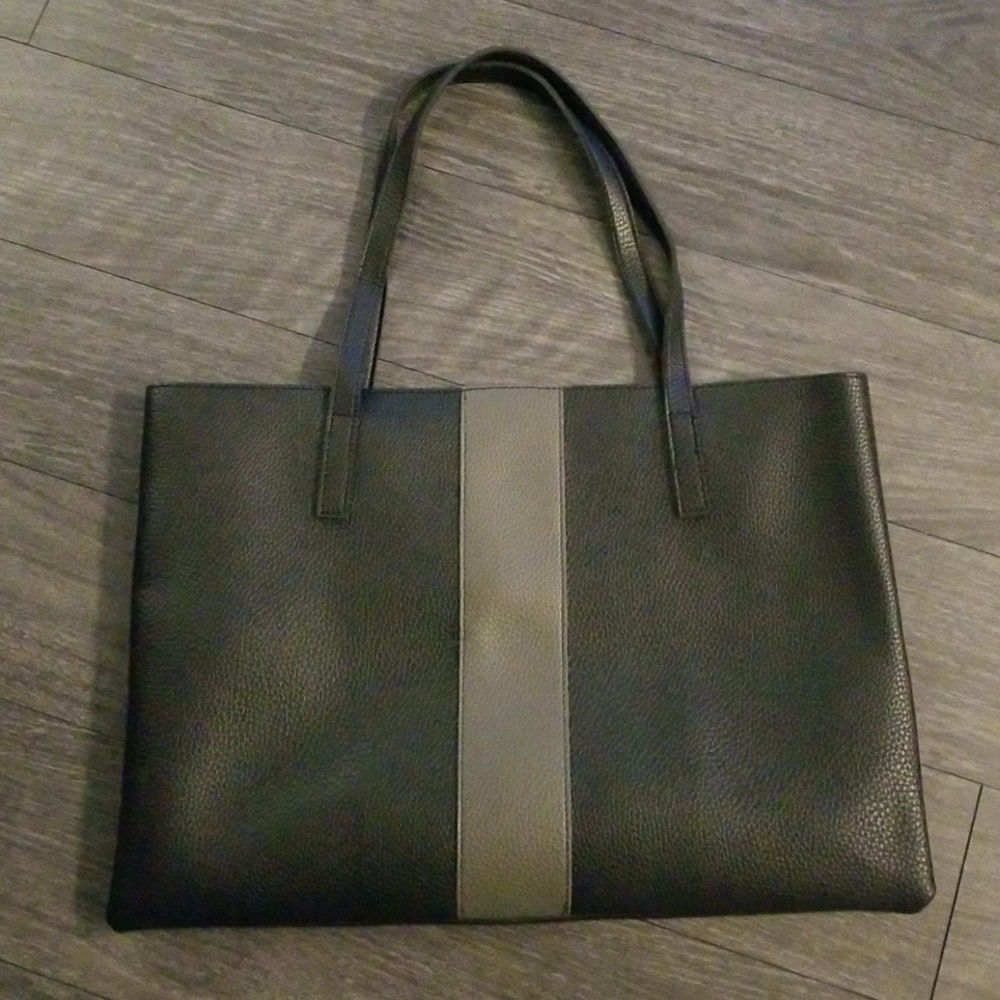 Vince Camuto Luck Tote FabFitFun Fall '18 box